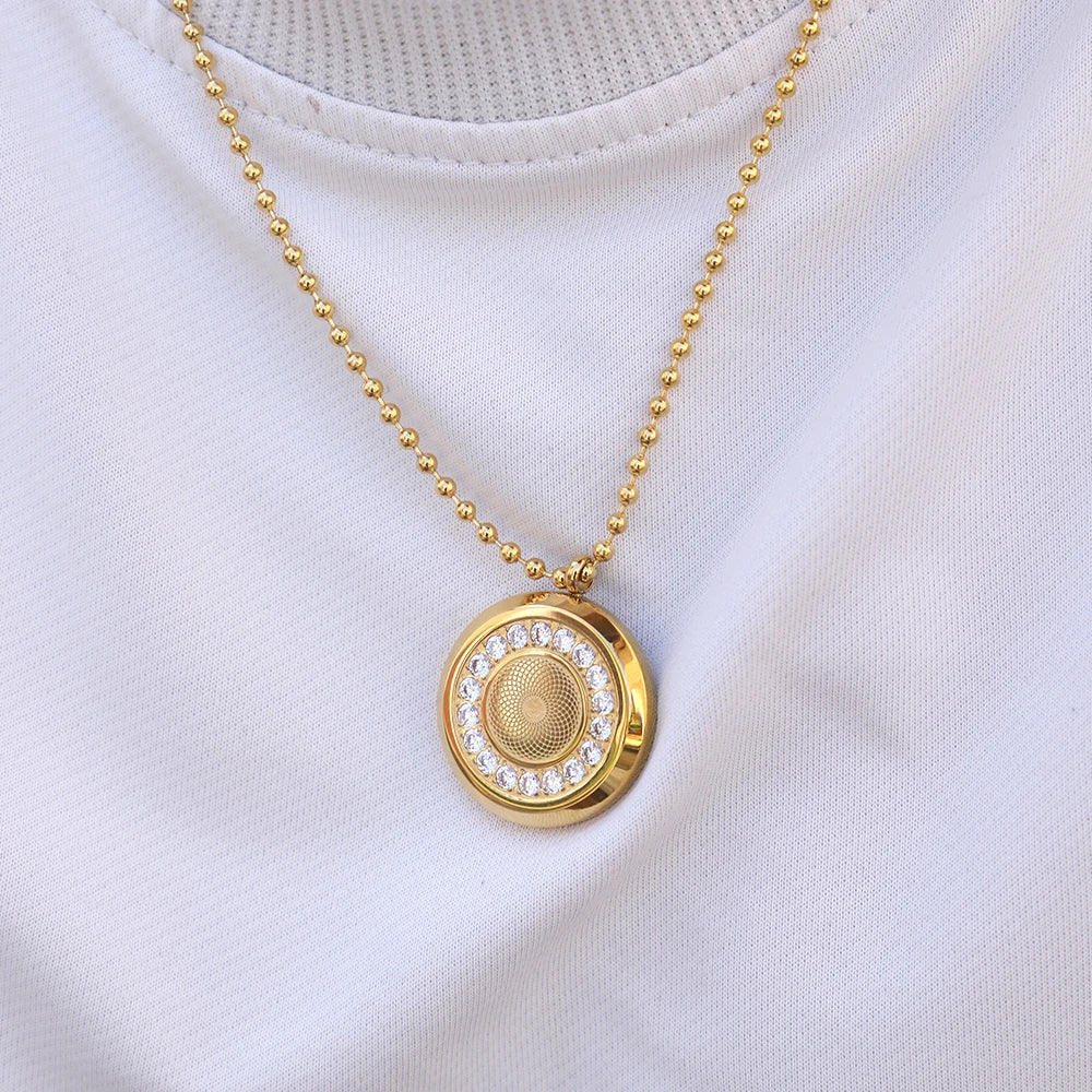 Gold Disc Pendant Necklace with Zircon