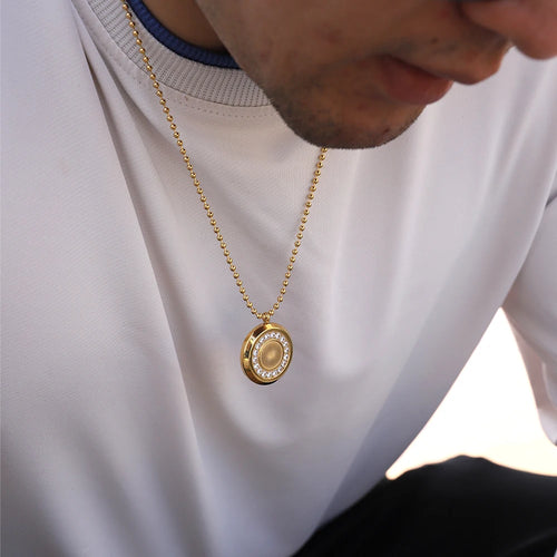 Gold Disc Pendant Necklace with Zircon